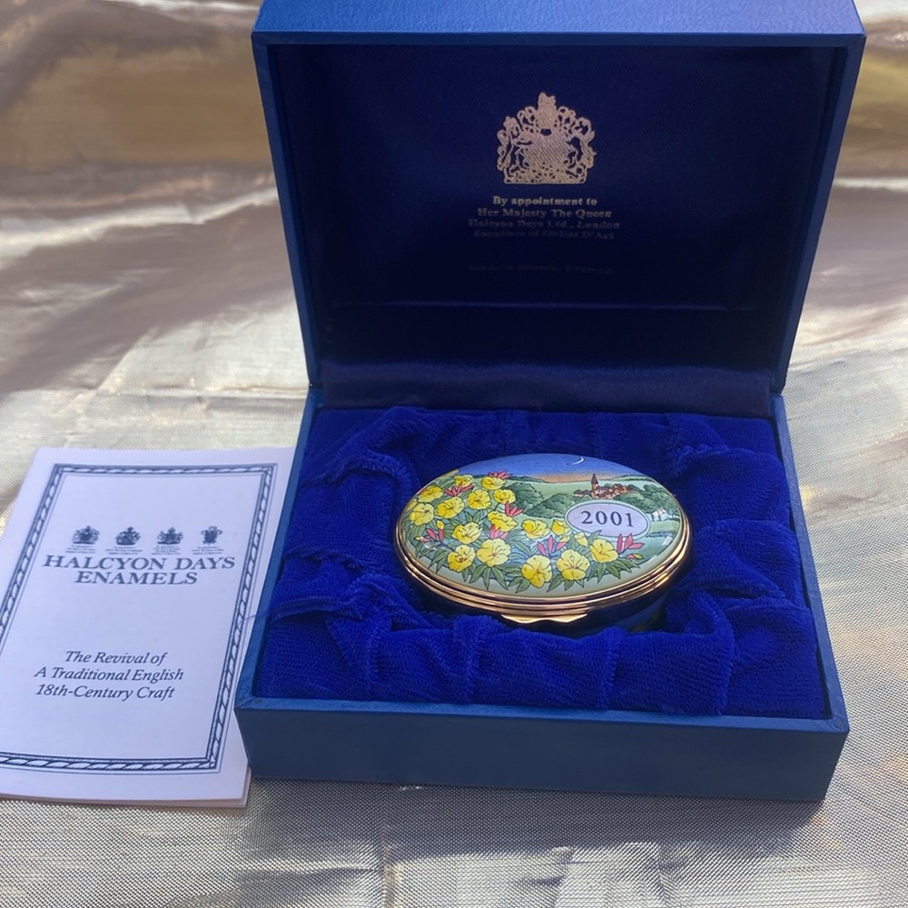 Halcyon Days Enamel Trinket Box 2001 A Year to Remember Made in England